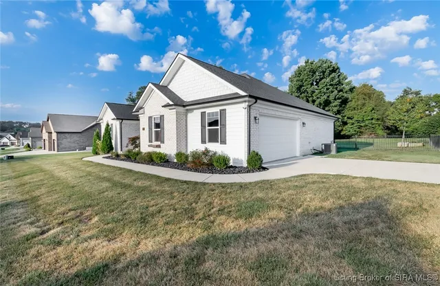 $584,000 | 3014 Masters Drive, Floyds Knobs, IN 47119