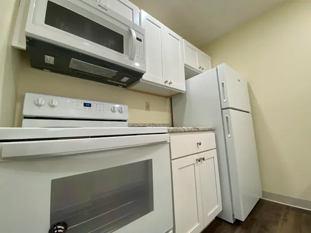 $1,899 | 171 Eastern Avenue, Unit 104, Manchester, NH 03104