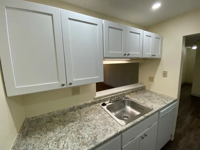 $1,899 | 171 Eastern Avenue, Unit 104, Manchester, NH 03104