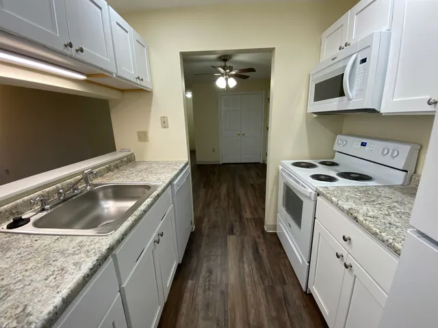 $1,899 | 171 Eastern Avenue, Unit 104, Manchester, NH 03104