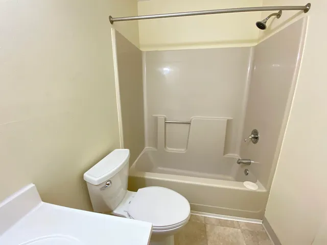 $1,899 | 171 Eastern Avenue, Unit 104, Manchester, NH 03104