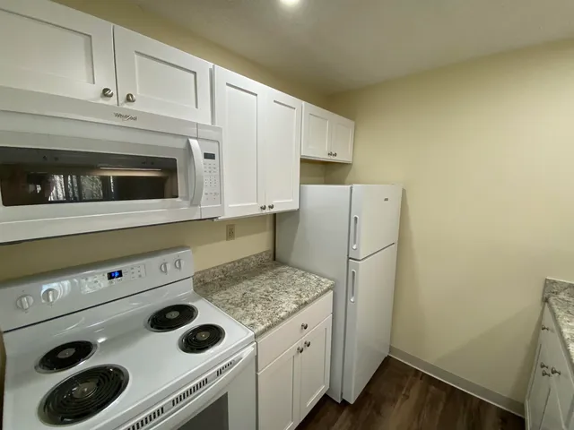 $1,899 | 171 Eastern Avenue, Unit 104, Manchester, NH 03104