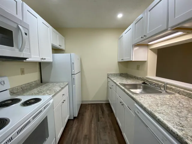 $1,899 | 171 Eastern Avenue, Unit 104, Manchester, NH 03104