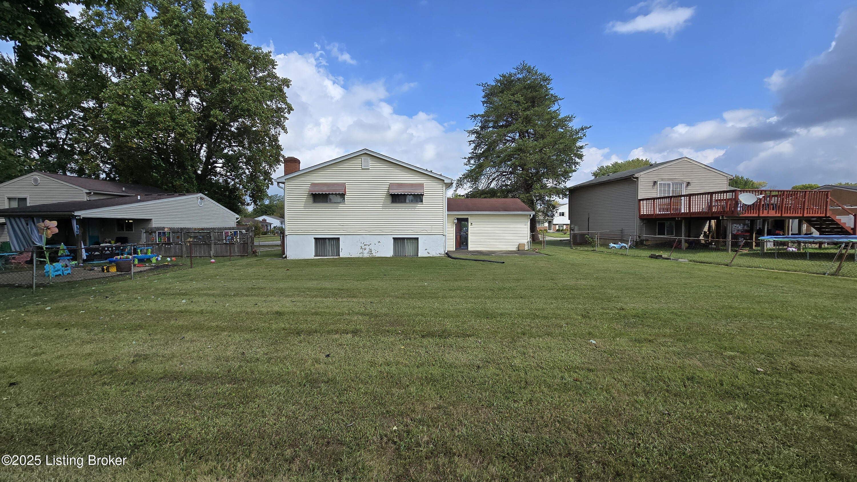 5000 Oldshire Road Louisville, KY 40229 - Photo 18 of 22 20250923_124119