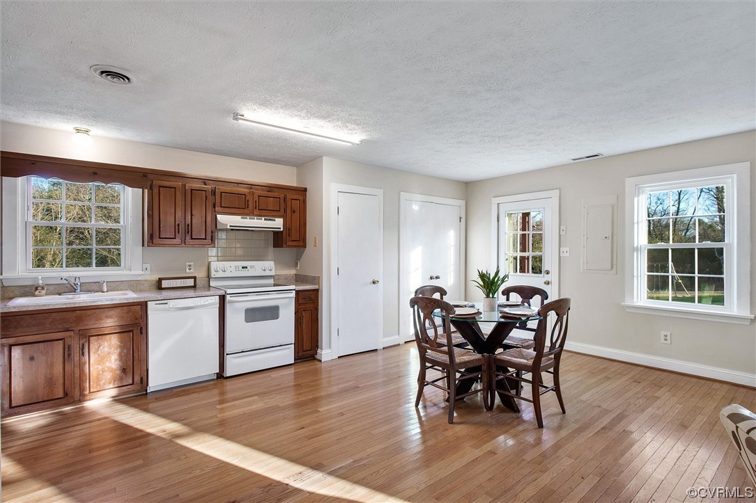 378 Three Chopt Road Manakin-Sabot, VA 23103 - Photo 13 of 34 a view of a dining room with furniture and wooden floor