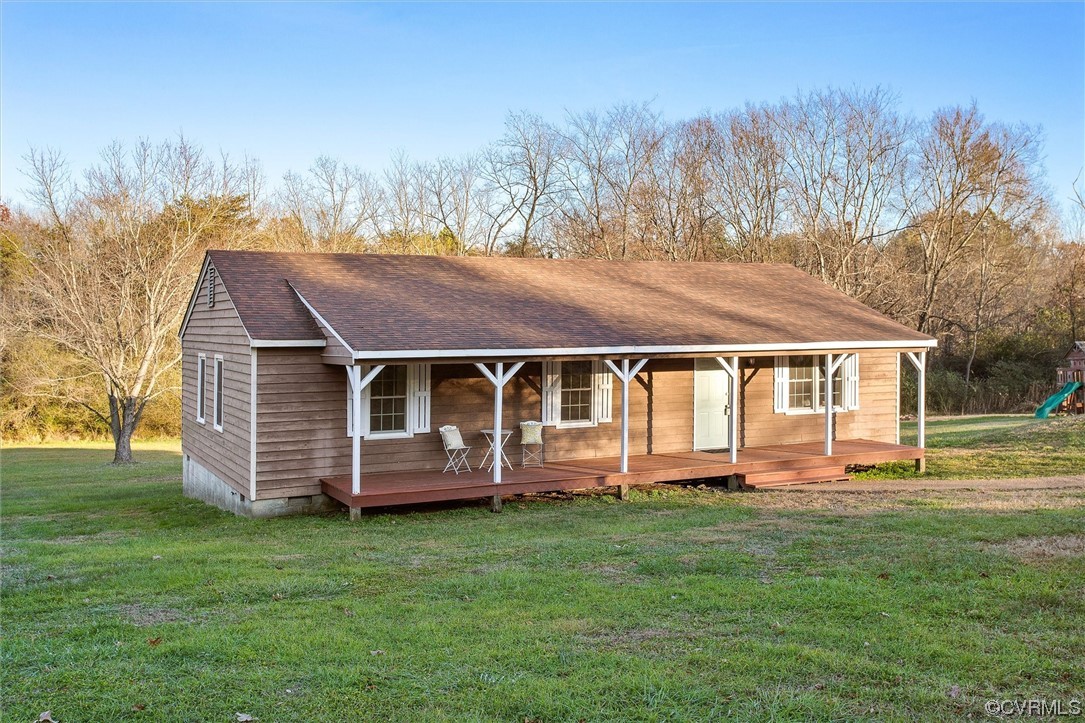378 Three Chopt Road Manakin-Sabot, VA 23103 - Photo 5 of 34 a front view of house with yard and trees in the background