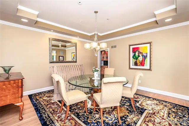 $1,950,000 | 28 Ladue Meadows, Creve Coeur, MO 63141