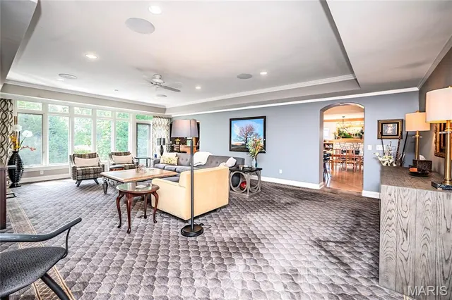 $1,950,000 | 28 Ladue Meadows, Creve Coeur, MO 63141