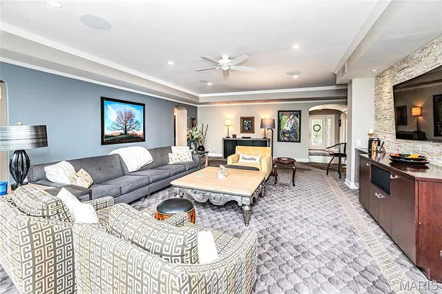 $1,950,000 | 28 Ladue Meadows, Creve Coeur, MO 63141