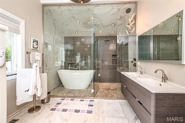 $1,950,000 | 28 Ladue Meadows, Creve Coeur, MO 63141