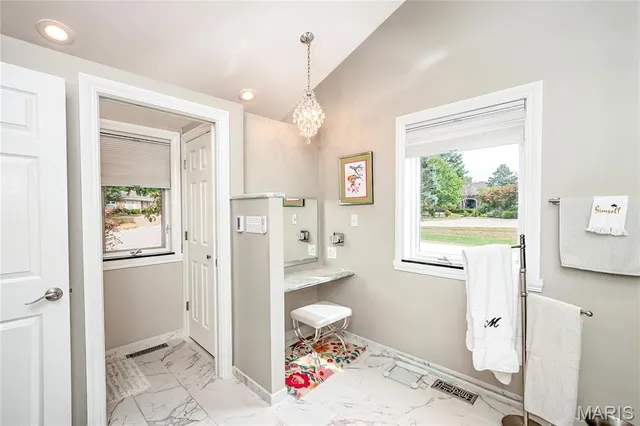 $1,950,000 | 28 Ladue Meadows, Creve Coeur, MO 63141