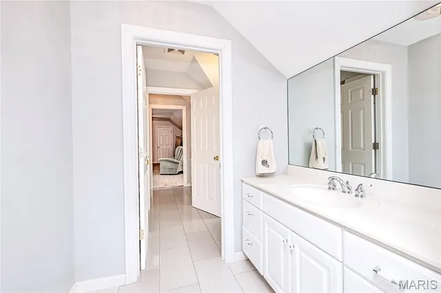 $1,950,000 | 28 Ladue Meadows, Creve Coeur, MO 63141