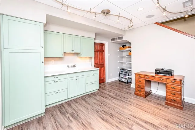 $1,950,000 | 28 Ladue Meadows, Creve Coeur, MO 63141