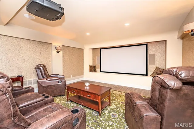 $1,950,000 | 28 Ladue Meadows, Creve Coeur, MO 63141