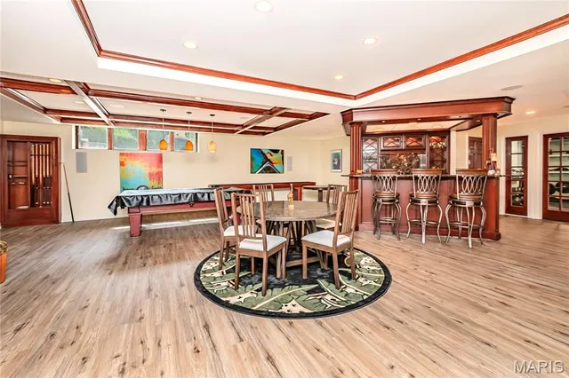 $1,950,000 | 28 Ladue Meadows, Creve Coeur, MO 63141