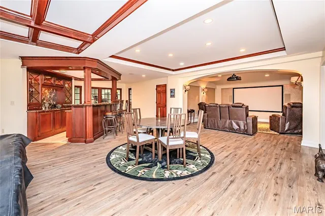 $1,950,000 | 28 Ladue Meadows, Creve Coeur, MO 63141
