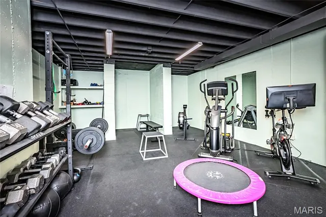 $1,950,000 | 28 Ladue Meadows, Creve Coeur, MO 63141