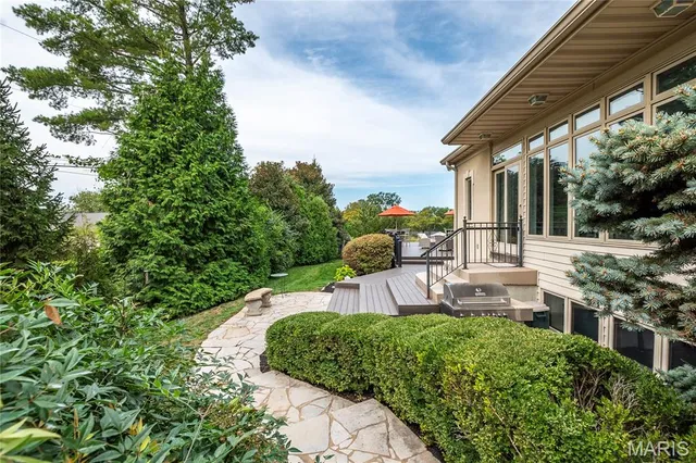 $1,950,000 | 28 Ladue Meadows, Creve Coeur, MO 63141