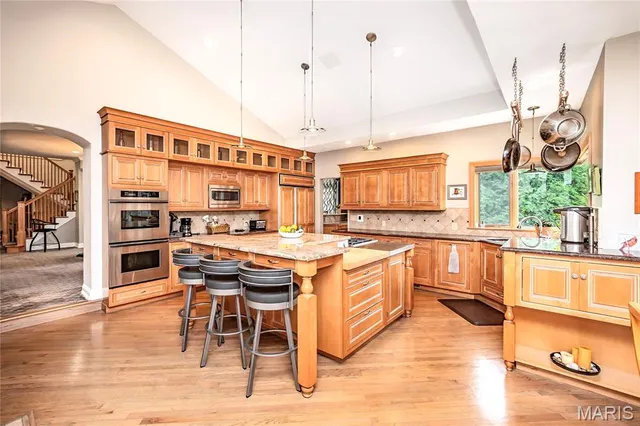 $1,950,000 | 28 Ladue Meadows, Creve Coeur, MO 63141