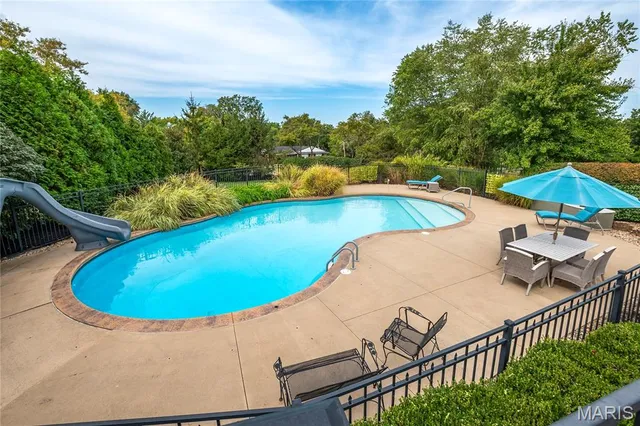 $1,950,000 | 28 Ladue Meadows, Creve Coeur, MO 63141