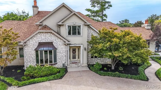 $1,950,000 | 28 Ladue Meadows, Creve Coeur, MO 63141