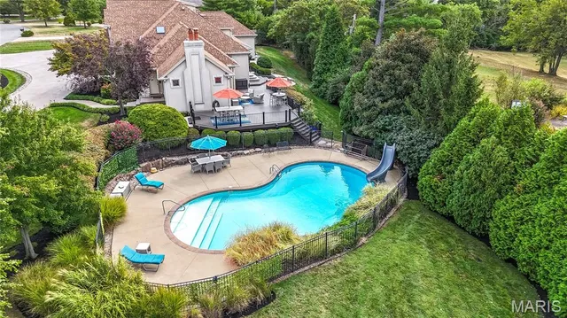 $1,950,000 | 28 Ladue Meadows, Creve Coeur, MO 63141