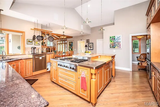 $1,950,000 | 28 Ladue Meadows, Creve Coeur, MO 63141