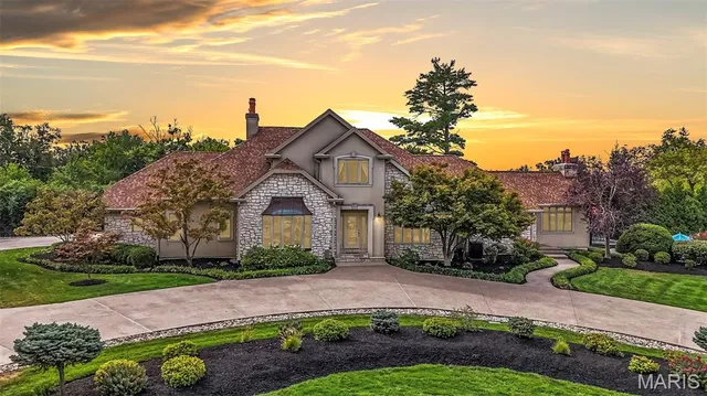 $1,950,000 | 28 Ladue Meadows, Creve Coeur, MO 63141