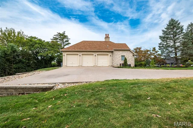 $1,950,000 | 28 Ladue Meadows, Creve Coeur, MO 63141