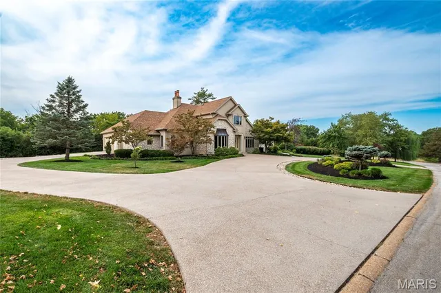 $1,950,000 | 28 Ladue Meadows, Creve Coeur, MO 63141