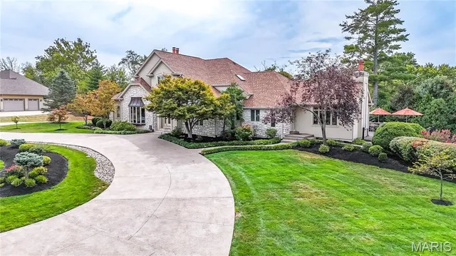 $1,950,000 | 28 Ladue Meadows, Creve Coeur, MO 63141