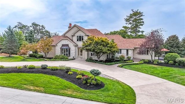 $1,950,000 | 28 Ladue Meadows, Creve Coeur, MO 63141