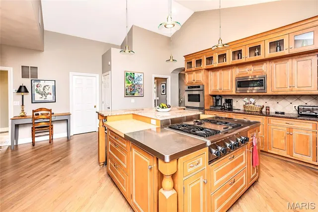$1,950,000 | 28 Ladue Meadows, Creve Coeur, MO 63141