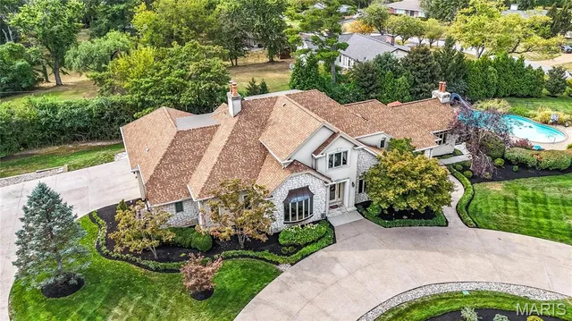 $1,950,000 | 28 Ladue Meadows, Creve Coeur, MO 63141