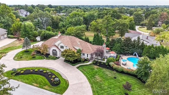 $1,950,000 | 28 Ladue Meadows, Creve Coeur, MO 63141
