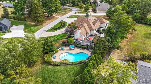 $1,950,000 | 28 Ladue Meadows, Creve Coeur, MO 63141
