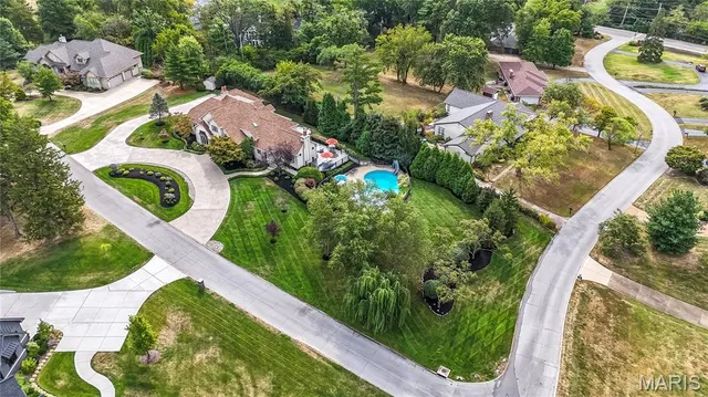 $1,950,000 | 28 Ladue Meadows, Creve Coeur, MO 63141