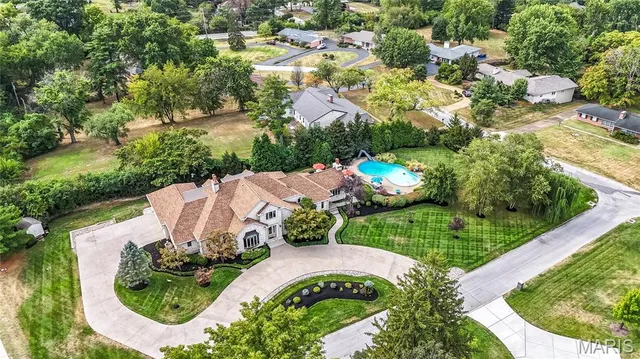$1,950,000 | 28 Ladue Meadows, Creve Coeur, MO 63141