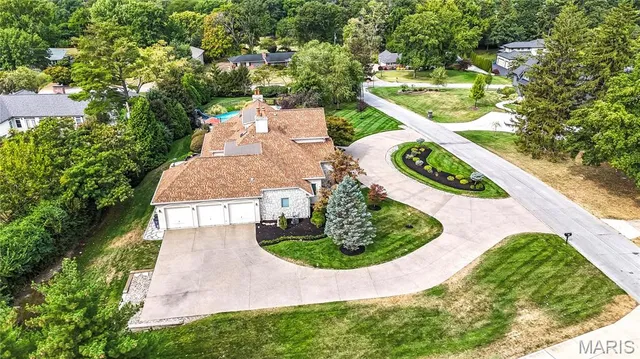 $1,950,000 | 28 Ladue Meadows, Creve Coeur, MO 63141