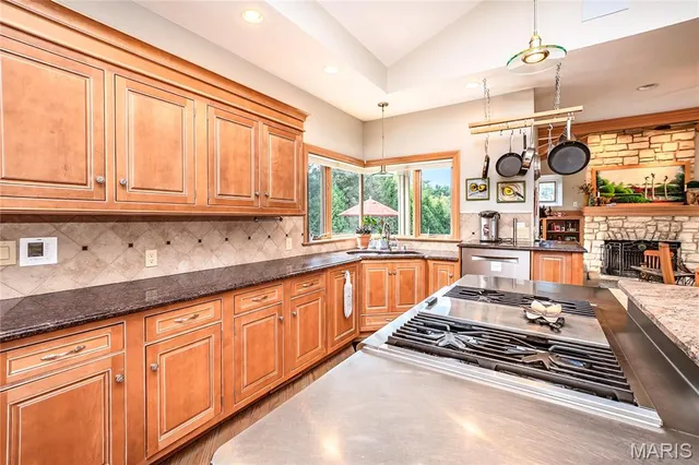 $1,950,000 | 28 Ladue Meadows, Creve Coeur, MO 63141