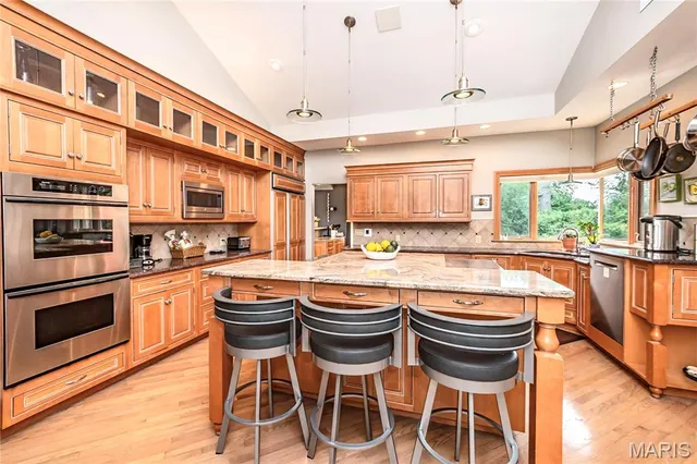 $1,950,000 | 28 Ladue Meadows, Creve Coeur, MO 63141