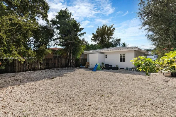 $2,400 | 515 Northeast 67th Street, Unit 2, Miami, FL 33138