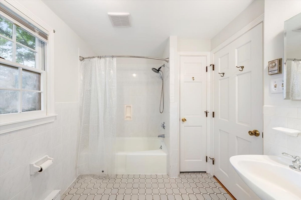 89 Melrose Avenue Needham, MA 02492 - Photo 19 of 29
