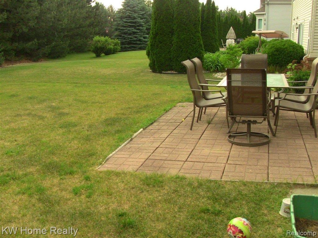 4890 Carrington Drive Rochester, MI 48306 - Photo 11 of 11 19- Backyard.JPG