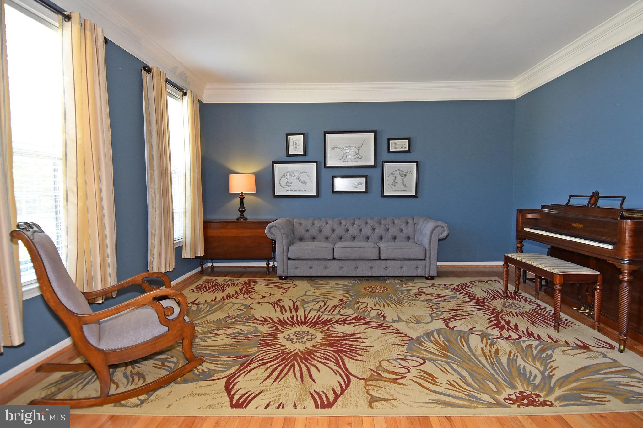 13904 Falconcrest Road Germantown, MD 20874 - Photo 6 of 23 Living Room