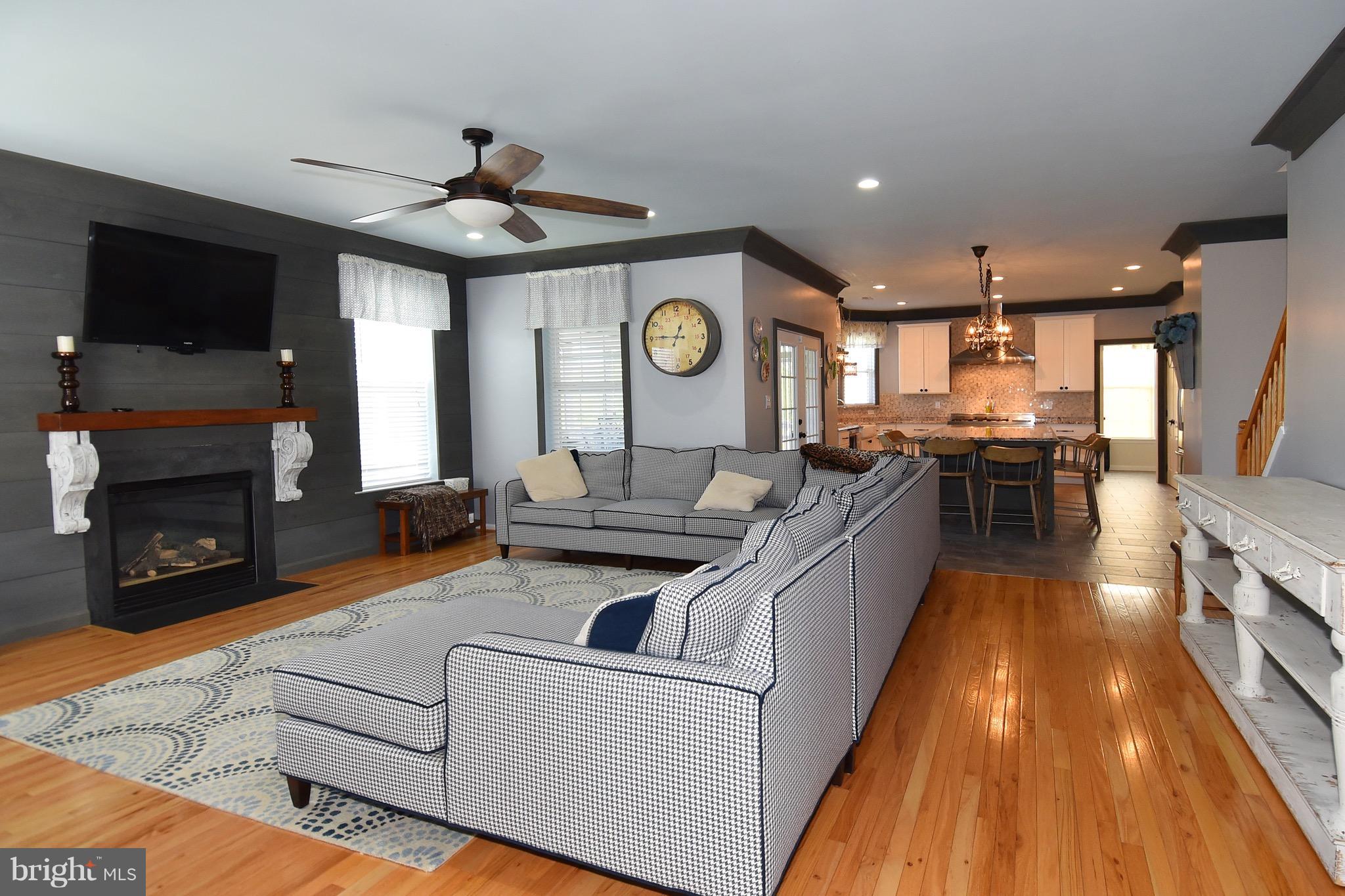 13904 Falconcrest Road Germantown, MD 20874 - Photo 7 of 23 Family Room