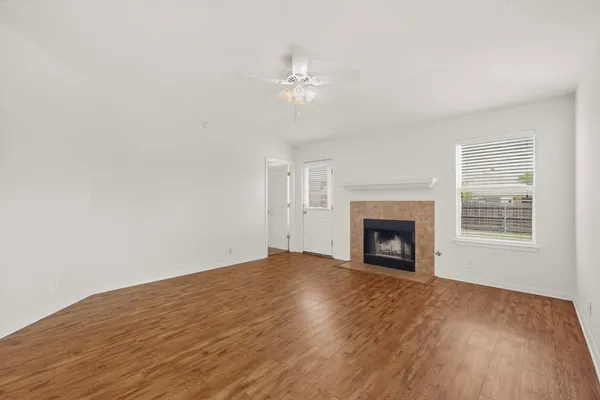 $1,800 | 14301 Pebble Run Path, Manor, TX 78653