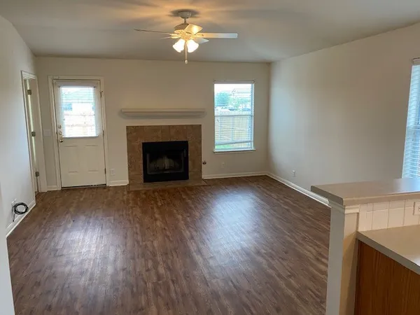 $1,800 | 14301 Pebble Run Path, Manor, TX 78653