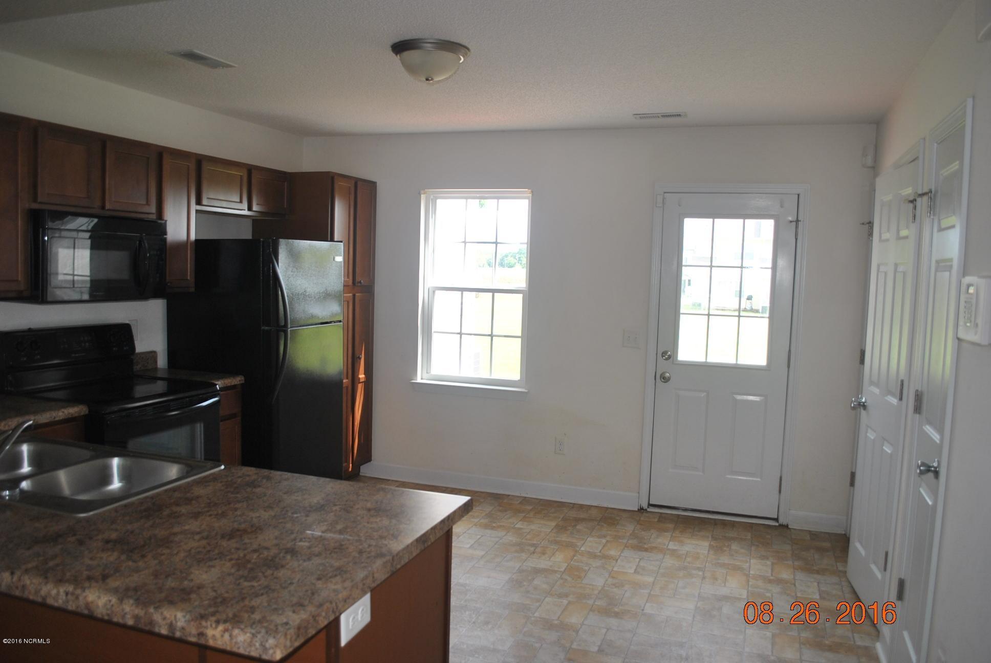 307 Burley Drive, Unit 7 Hubert, NC 28539 - Photo 3 of 11 DSC_0510