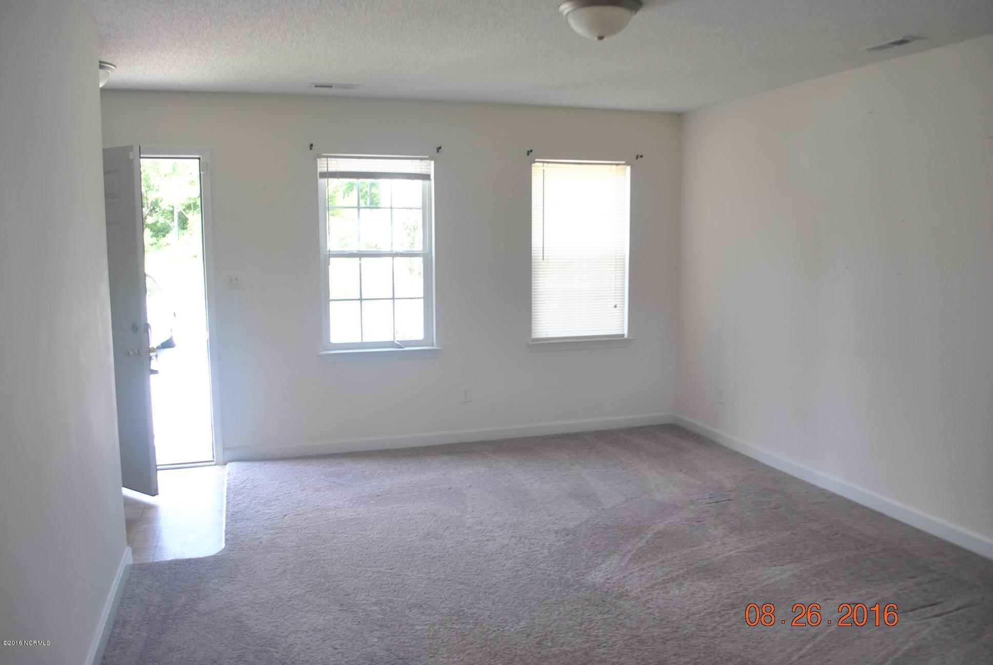307 Burley Drive, Unit 7 Hubert, NC 28539 - Photo 4 of 11 DSC_0511